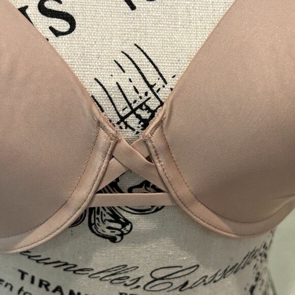 NWOT Body by Victoria's Secret Lightly Lined Underwire in "Satin" Praline Sz 36D - Picture 3 of 5